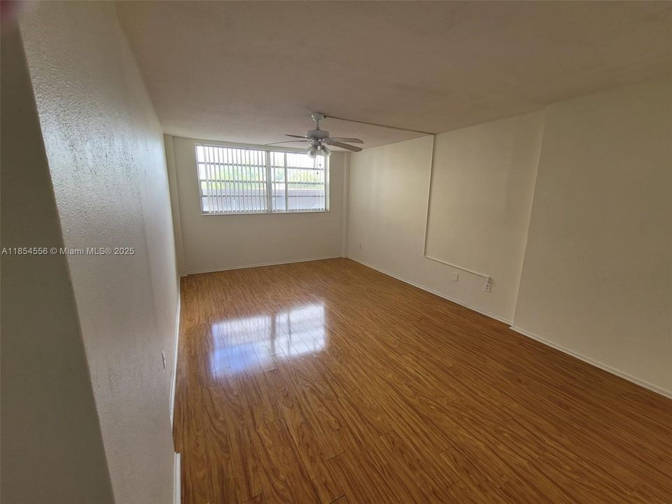 For Sale: $219,000 (2 beds, 2 baths, 1166 Square Feet)