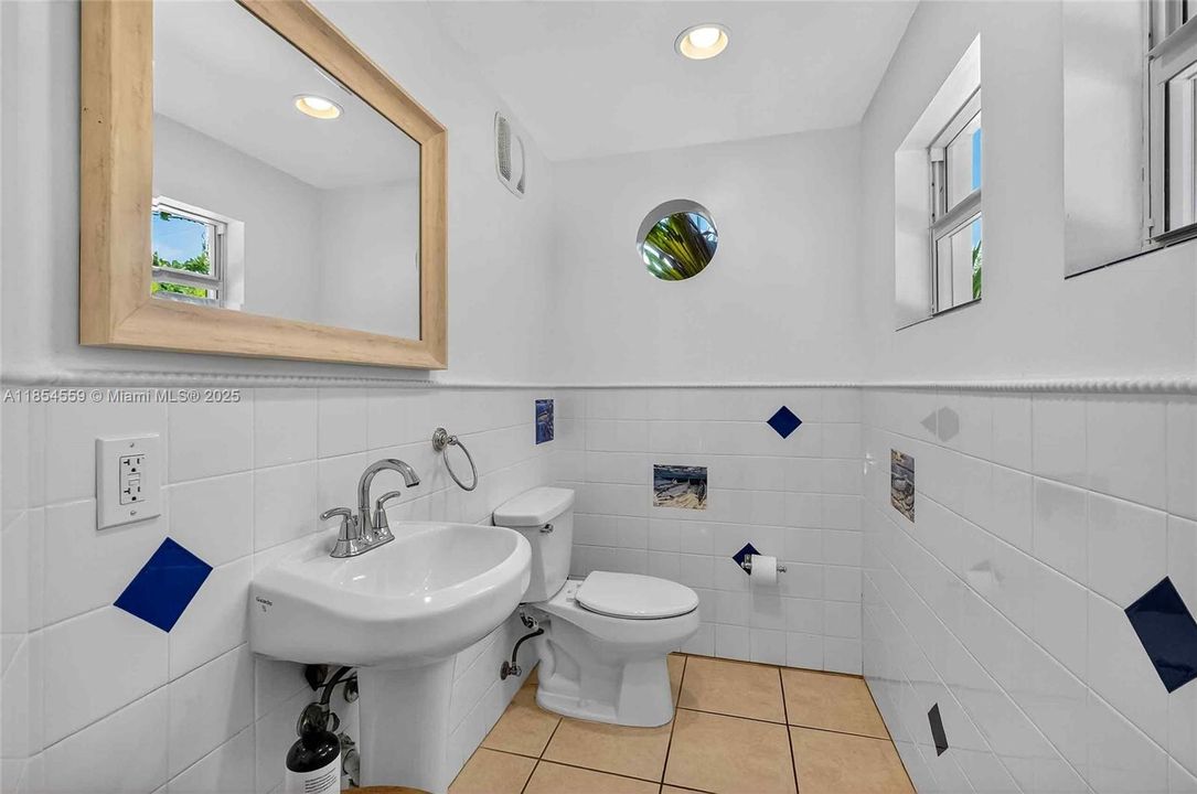 For Sale: $5,699,000 (7 beds, 5 baths, 6288 Square Feet)