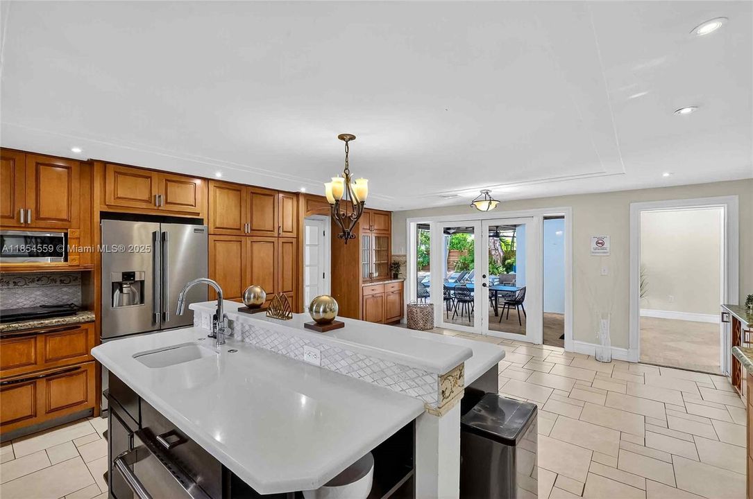 For Sale: $5,699,000 (7 beds, 5 baths, 6288 Square Feet)