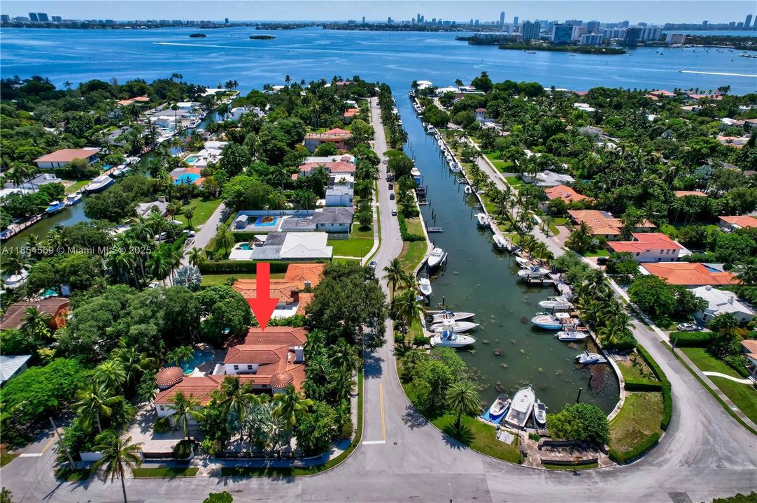 For Sale: $5,699,000 (7 beds, 5 baths, 6288 Square Feet)