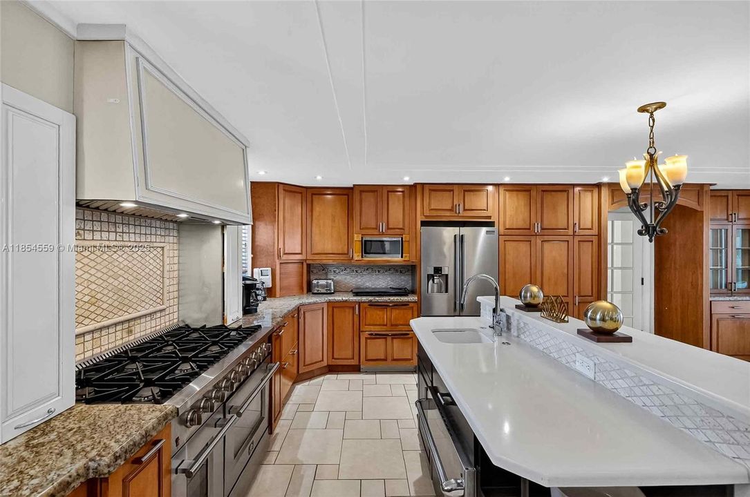 For Sale: $5,699,000 (7 beds, 5 baths, 6288 Square Feet)