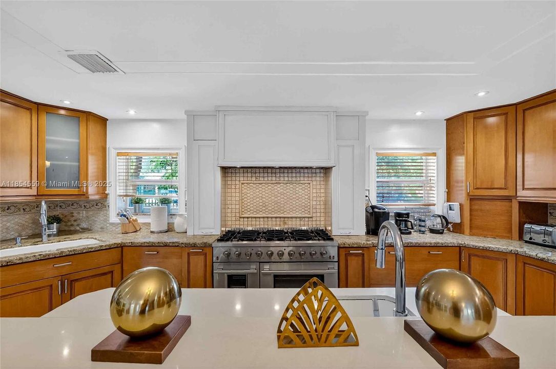 For Sale: $5,699,000 (7 beds, 5 baths, 6288 Square Feet)