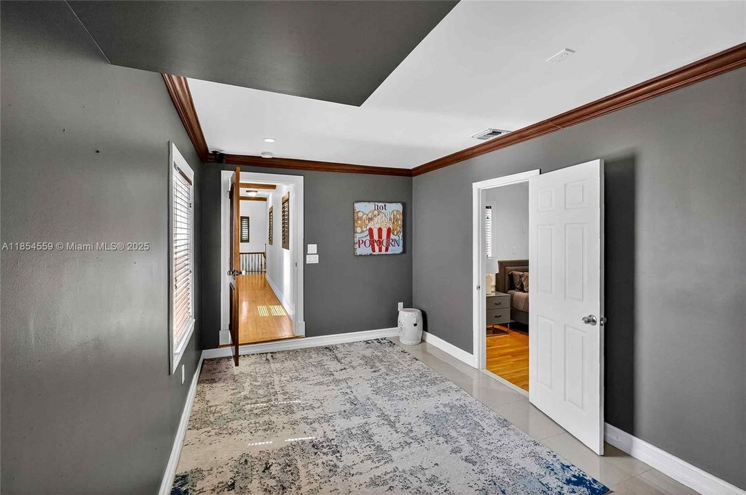 ENTRY/BAR IN MOVIE ROOM