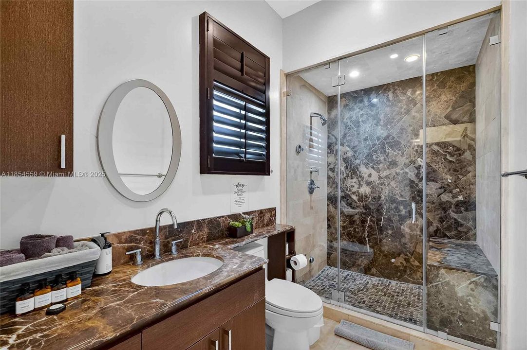 PRIMARY BATHROOM NUMBER 1