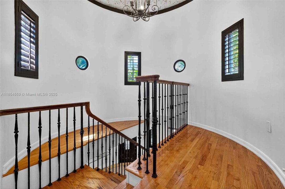 For Sale: $5,699,000 (7 beds, 5 baths, 6288 Square Feet)