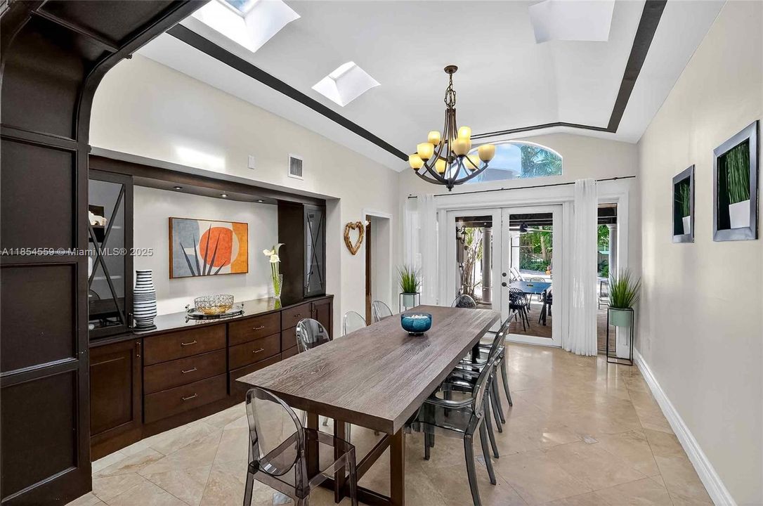 For Sale: $5,699,000 (7 beds, 5 baths, 6288 Square Feet)