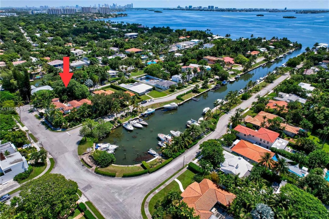 For Sale: $5,699,000 (7 beds, 5 baths, 6288 Square Feet)