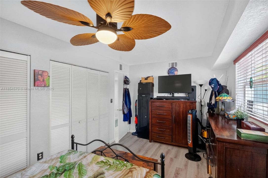 待售: $299,000 (2 贝兹, 1 浴室, 752 平方英尺)