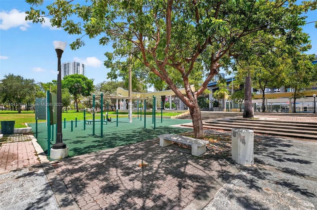 待售: $299,000 (2 贝兹, 1 浴室, 752 平方英尺)