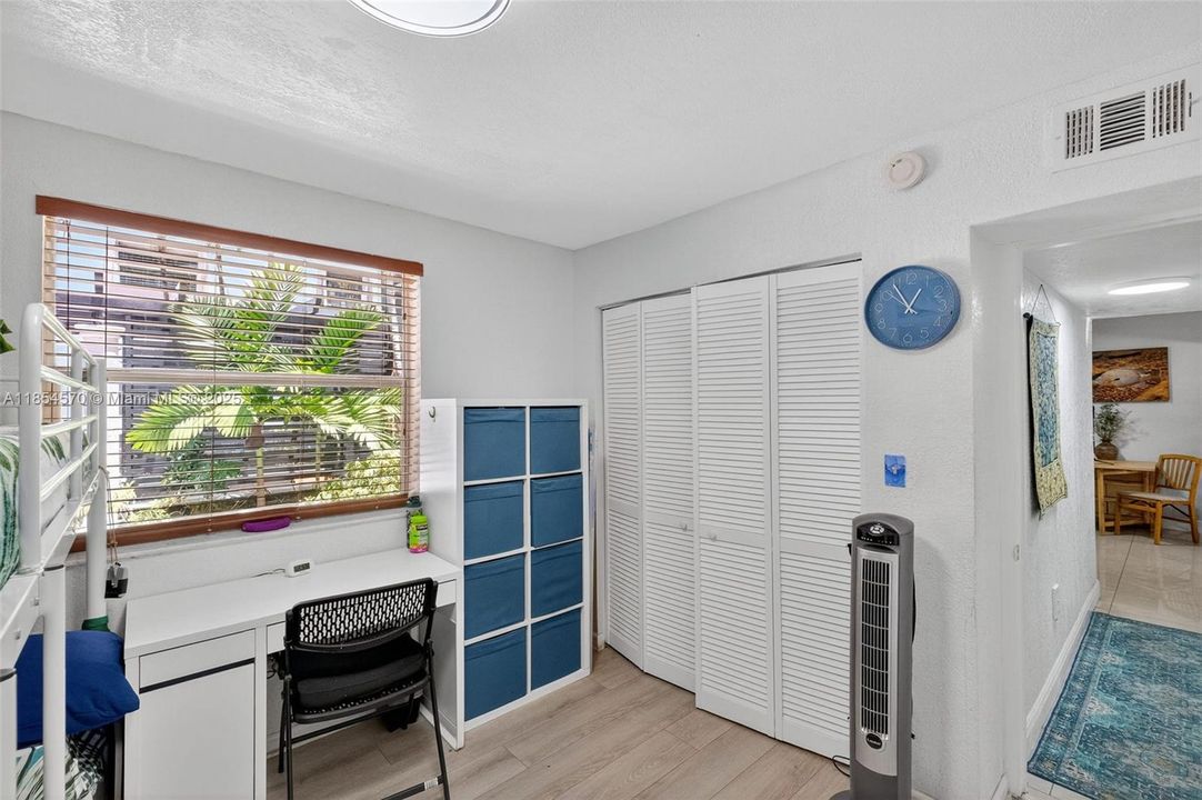 待售: $299,000 (2 贝兹, 1 浴室, 752 平方英尺)