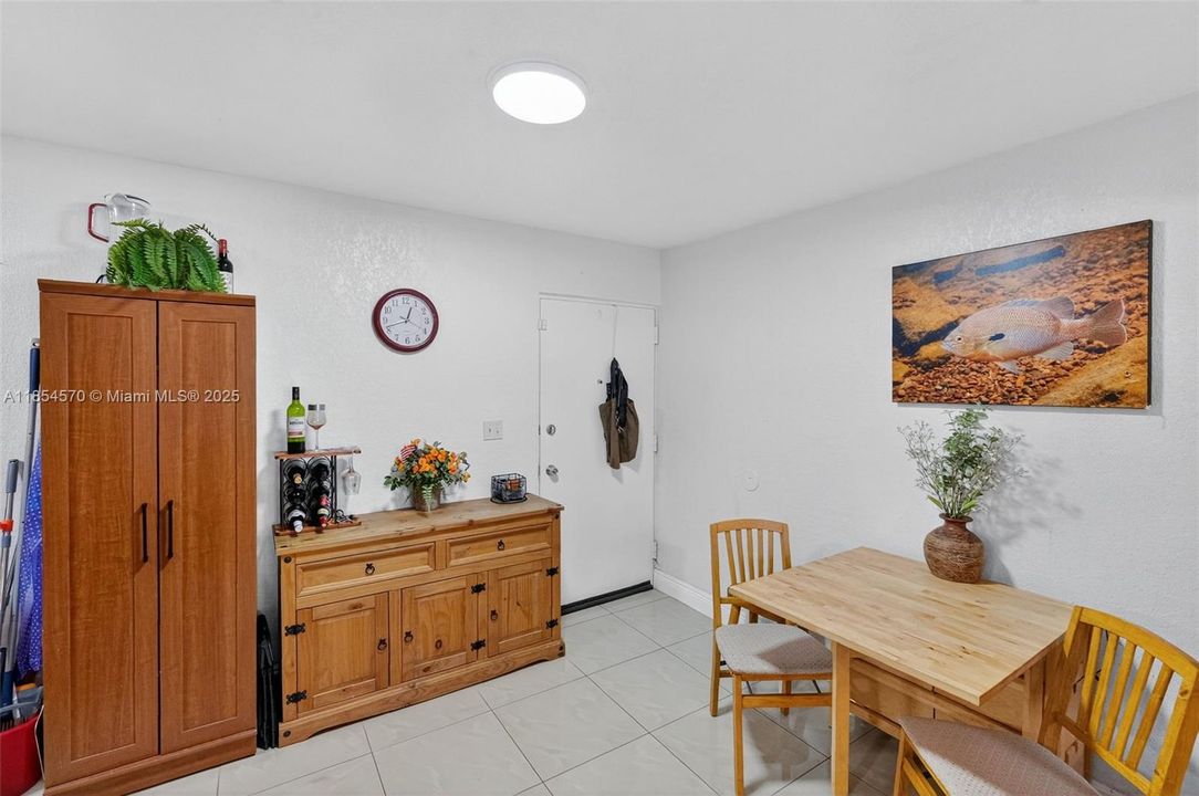 待售: $299,000 (2 贝兹, 1 浴室, 752 平方英尺)