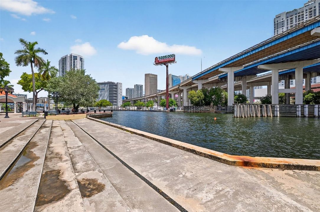 待售: $299,000 (2 贝兹, 1 浴室, 752 平方英尺)