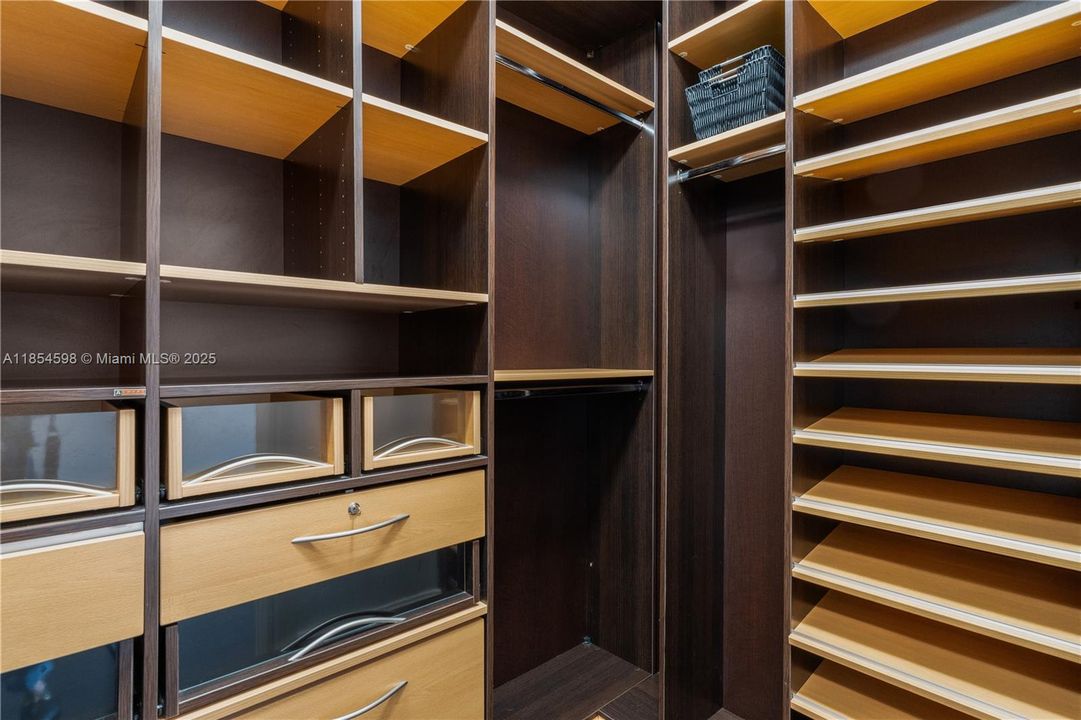 For Sale: $3,300,000 (3 beds, 3 baths, 2214 Square Feet)