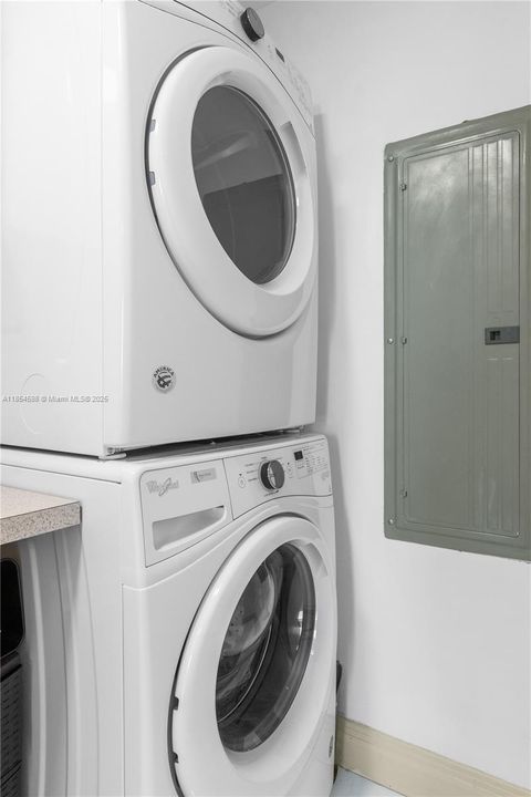 For Sale: $3,300,000 (3 beds, 3 baths, 2214 Square Feet)