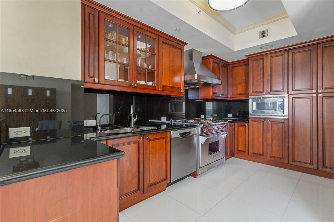 For Sale: $3,300,000 (3 beds, 3 baths, 2214 Square Feet)