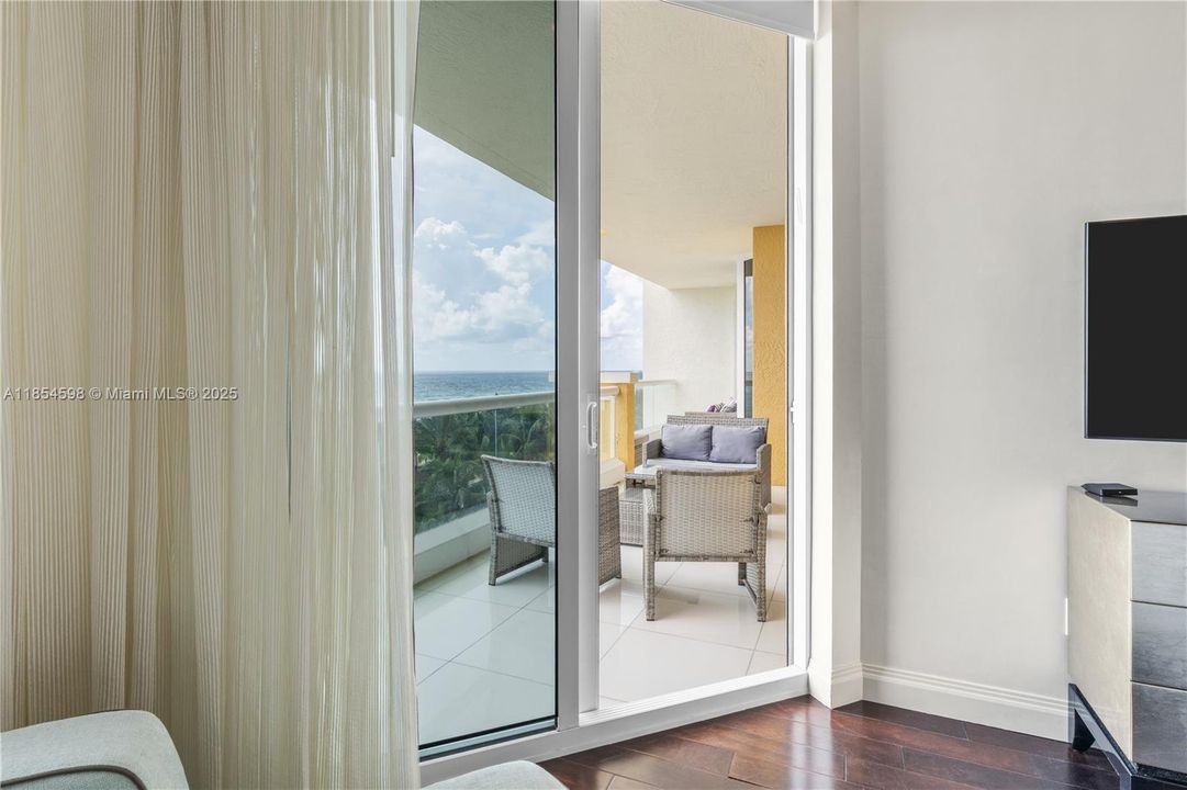 For Sale: $3,300,000 (3 beds, 3 baths, 2214 Square Feet)