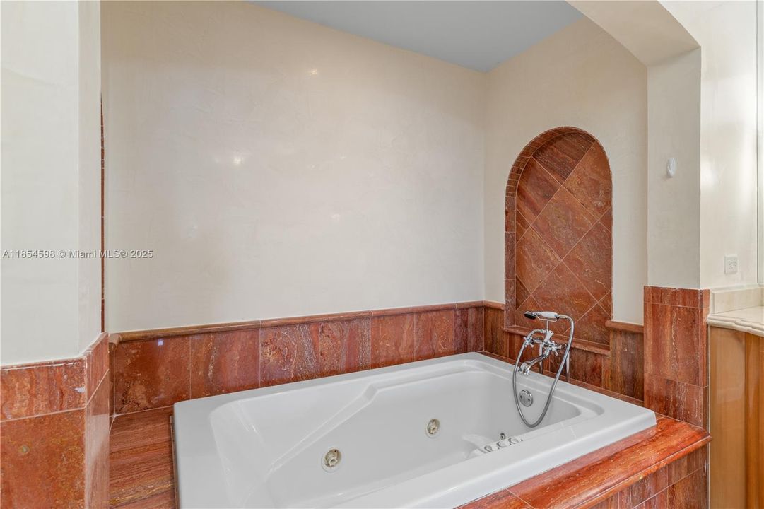 For Sale: $3,300,000 (3 beds, 3 baths, 2214 Square Feet)