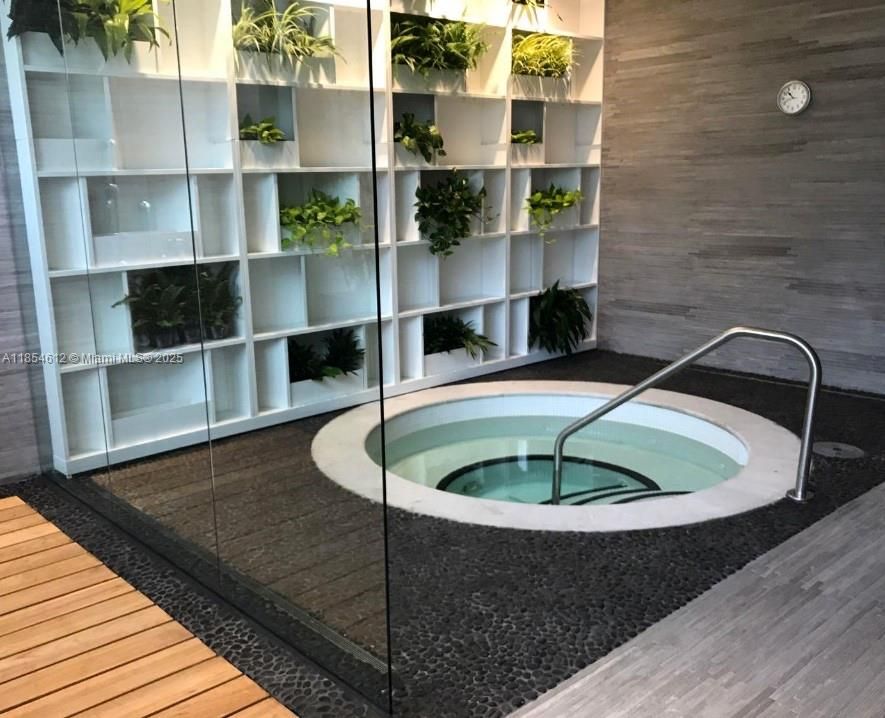 Vendido Recientemente: $470,000 (1 camas, 1 baños, 756 Pies cuadrados)