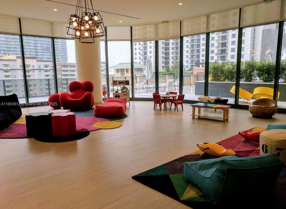 Vendido Recientemente: $470,000 (1 camas, 1 baños, 756 Pies cuadrados)