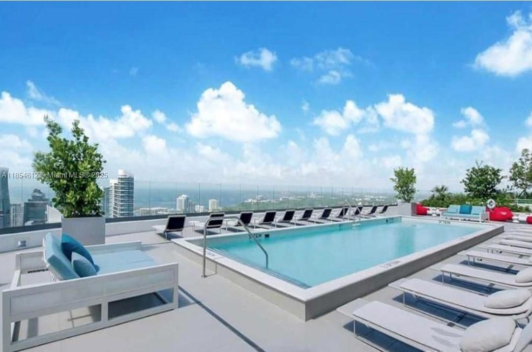 Vendido Recientemente: $470,000 (1 camas, 1 baños, 756 Pies cuadrados)