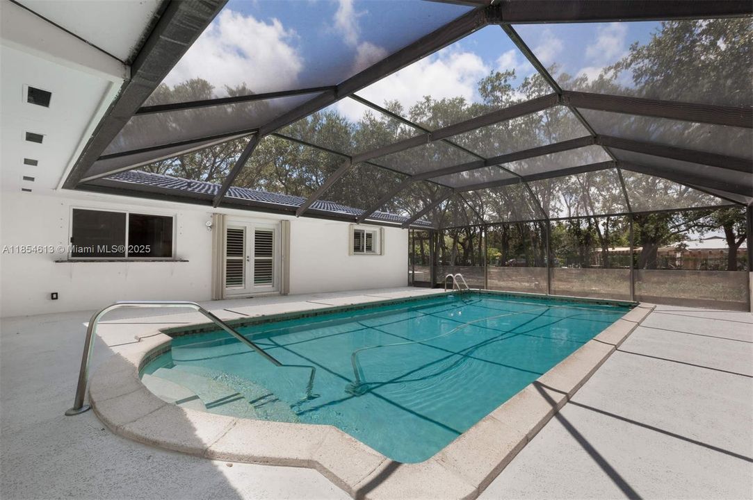 Recently Sold: $2,500,000 (5 beds, 3 baths, 2670 Square Feet)