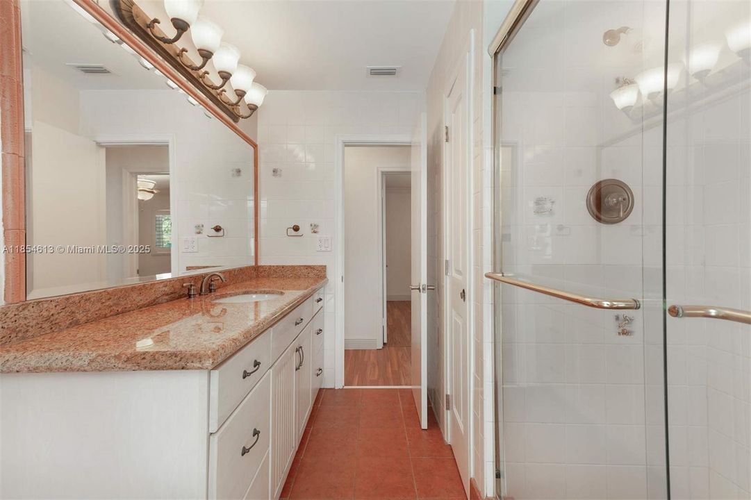 Recently Sold: $2,500,000 (5 beds, 3 baths, 2670 Square Feet)