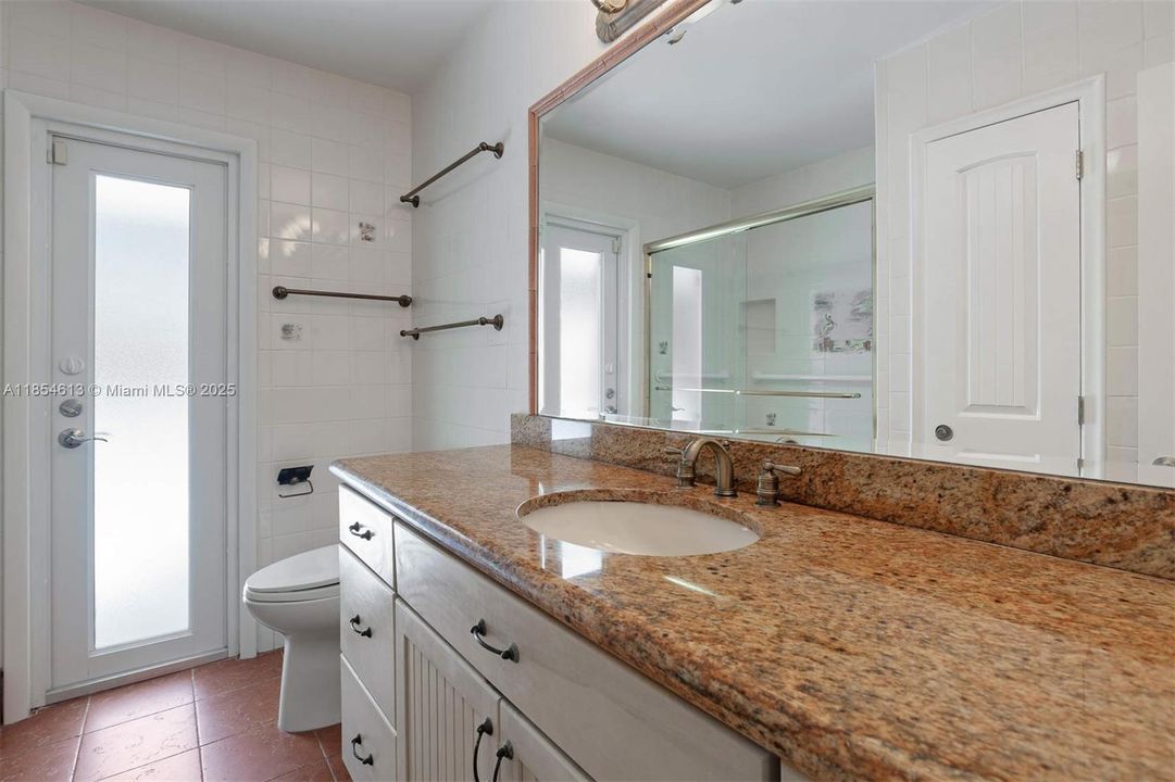 Recently Sold: $2,500,000 (5 beds, 3 baths, 2670 Square Feet)