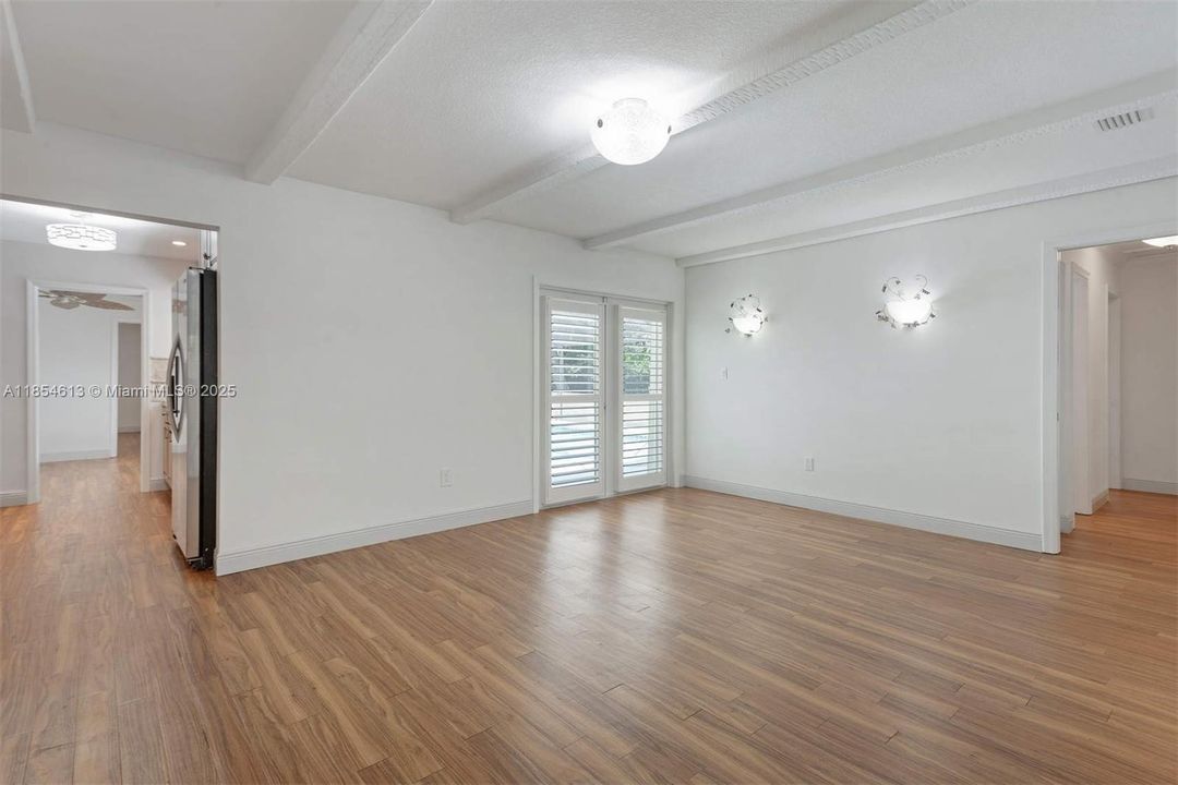 Recently Sold: $2,500,000 (5 beds, 3 baths, 2670 Square Feet)