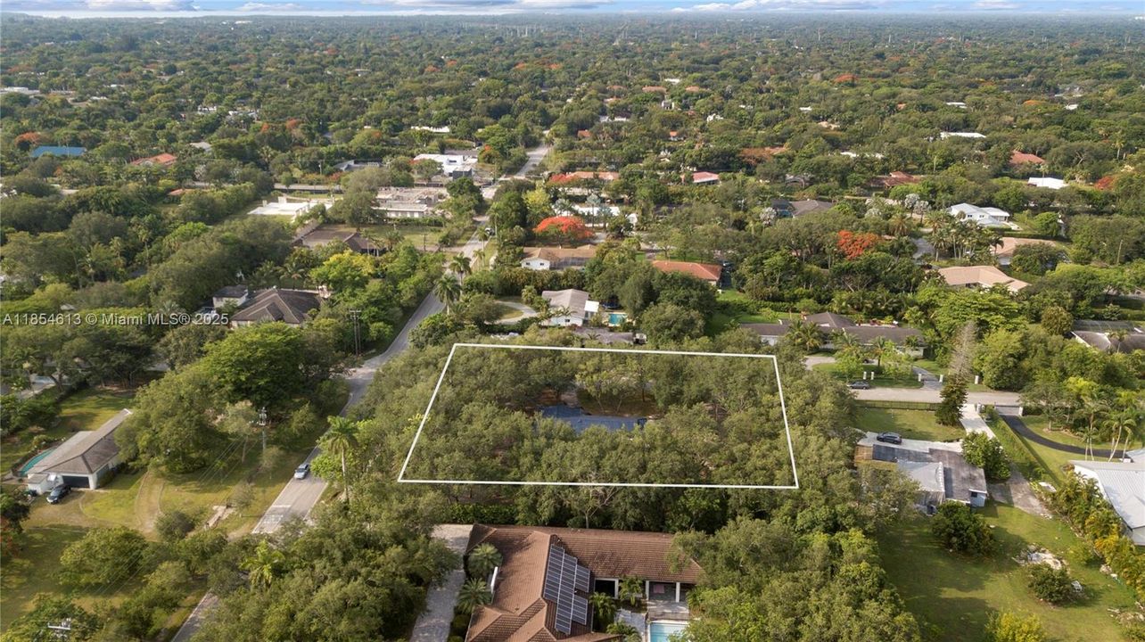 Recently Sold: $2,500,000 (5 beds, 3 baths, 2670 Square Feet)