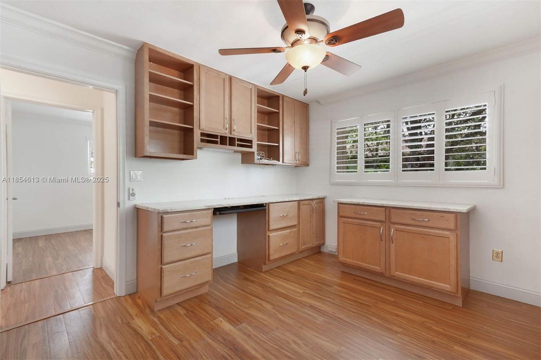 Recently Sold: $2,500,000 (5 beds, 3 baths, 2670 Square Feet)