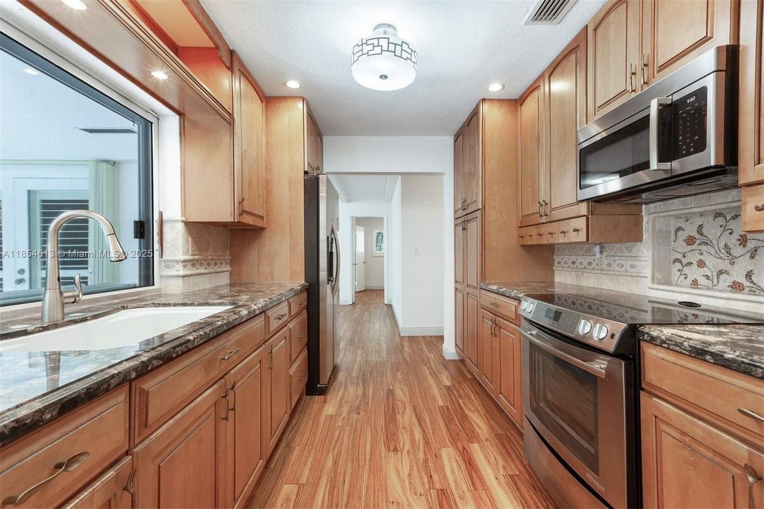 Recently Sold: $2,500,000 (5 beds, 3 baths, 2670 Square Feet)