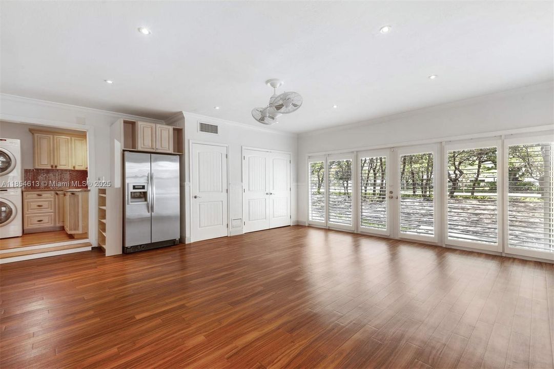 Recently Sold: $2,500,000 (5 beds, 3 baths, 2670 Square Feet)