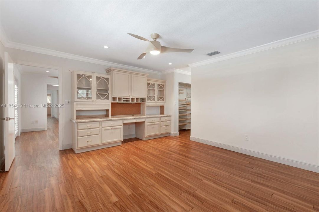 Recently Sold: $2,500,000 (5 beds, 3 baths, 2670 Square Feet)