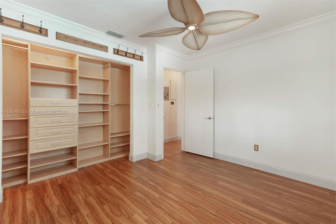 Recently Sold: $2,500,000 (5 beds, 3 baths, 2670 Square Feet)