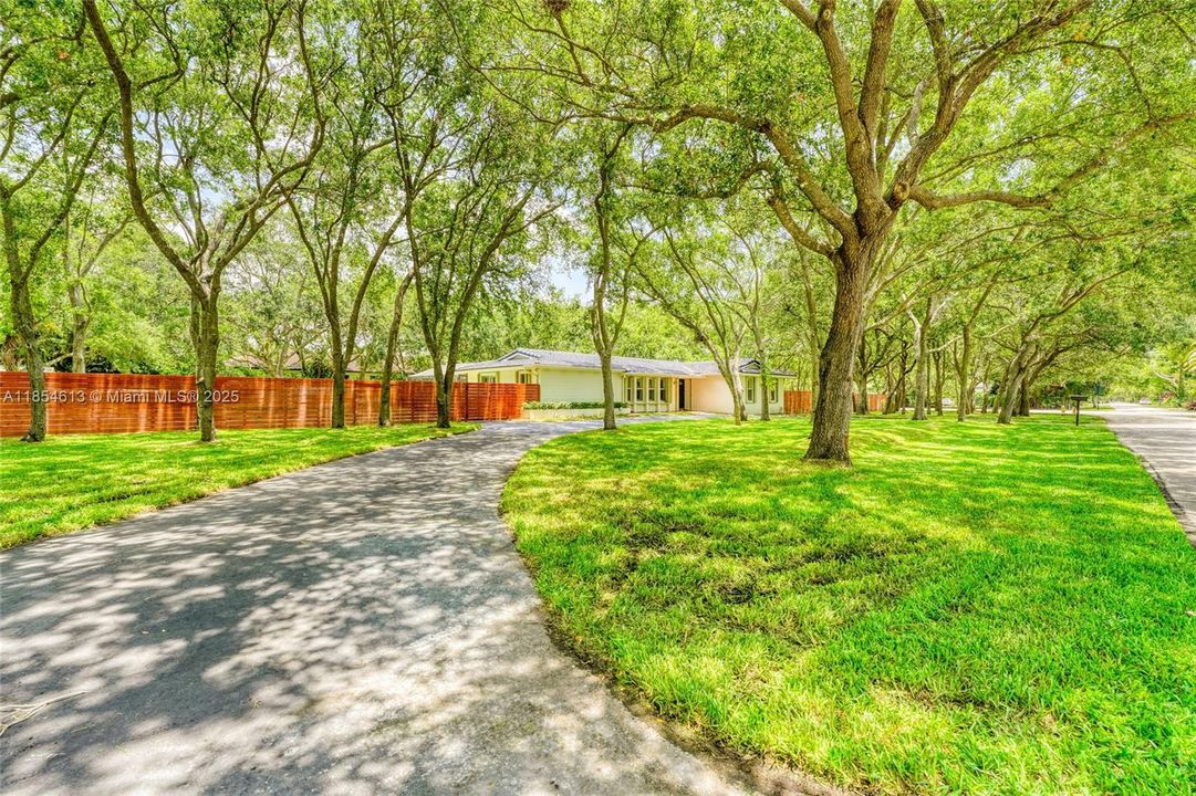 Recently Sold: $2,500,000 (5 beds, 3 baths, 2670 Square Feet)