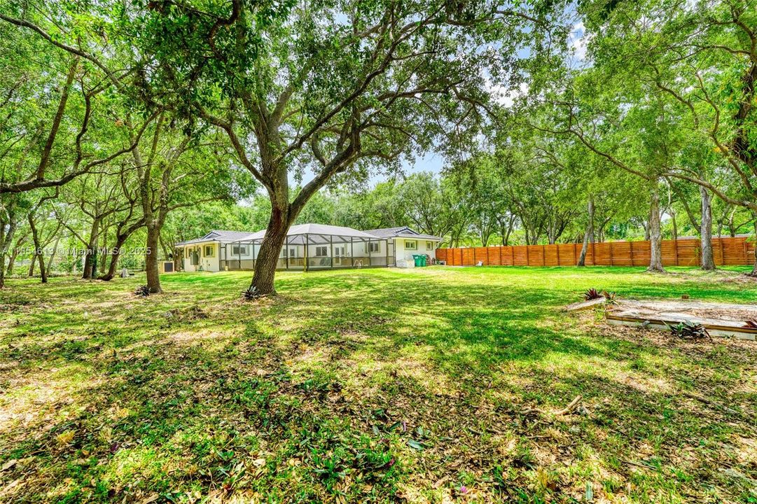 Recently Sold: $2,500,000 (5 beds, 3 baths, 2670 Square Feet)