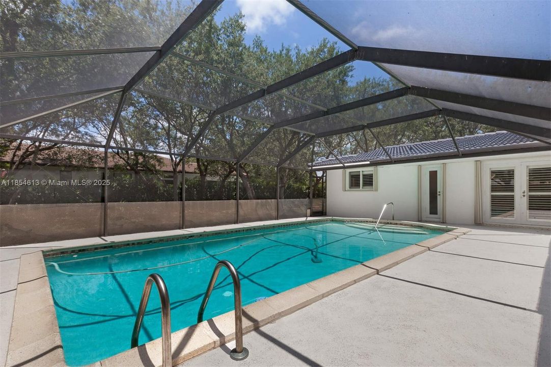 Recently Sold: $2,500,000 (5 beds, 3 baths, 2670 Square Feet)