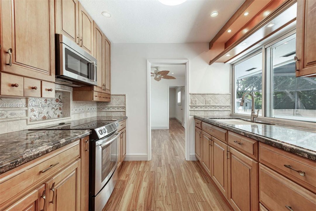 Recently Sold: $2,500,000 (5 beds, 3 baths, 2670 Square Feet)