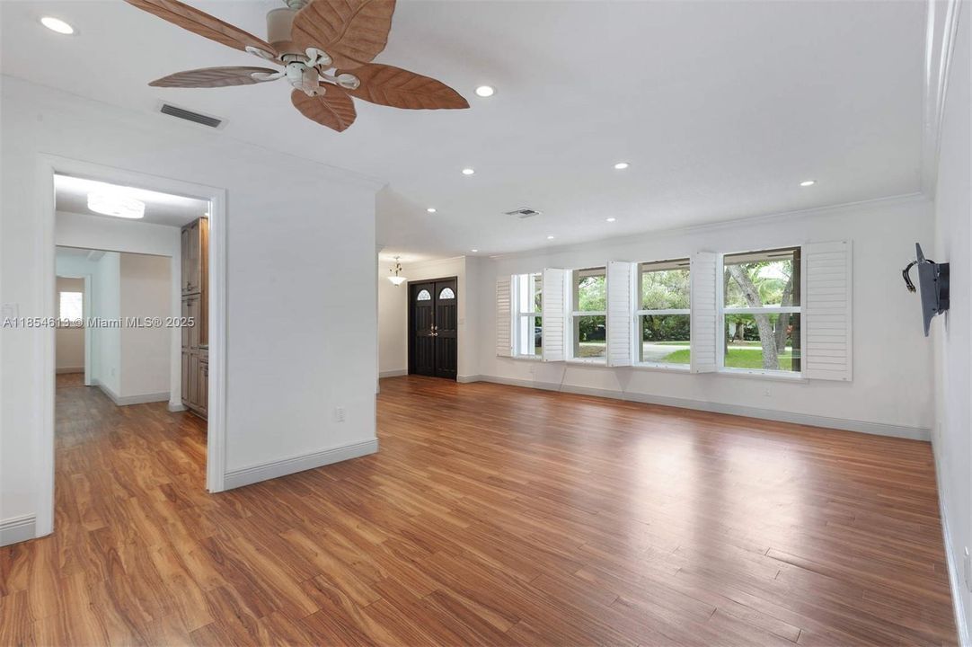 Recently Sold: $2,500,000 (5 beds, 3 baths, 2670 Square Feet)