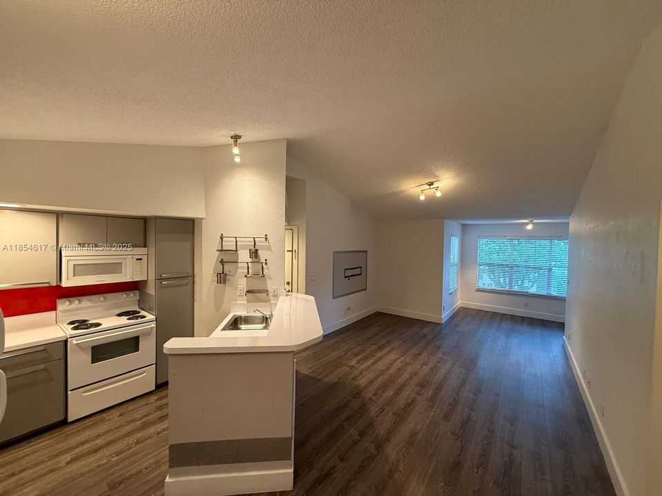 En Venta: $189,900 (1 camas, 1 baños, 743 Pies cuadrados)