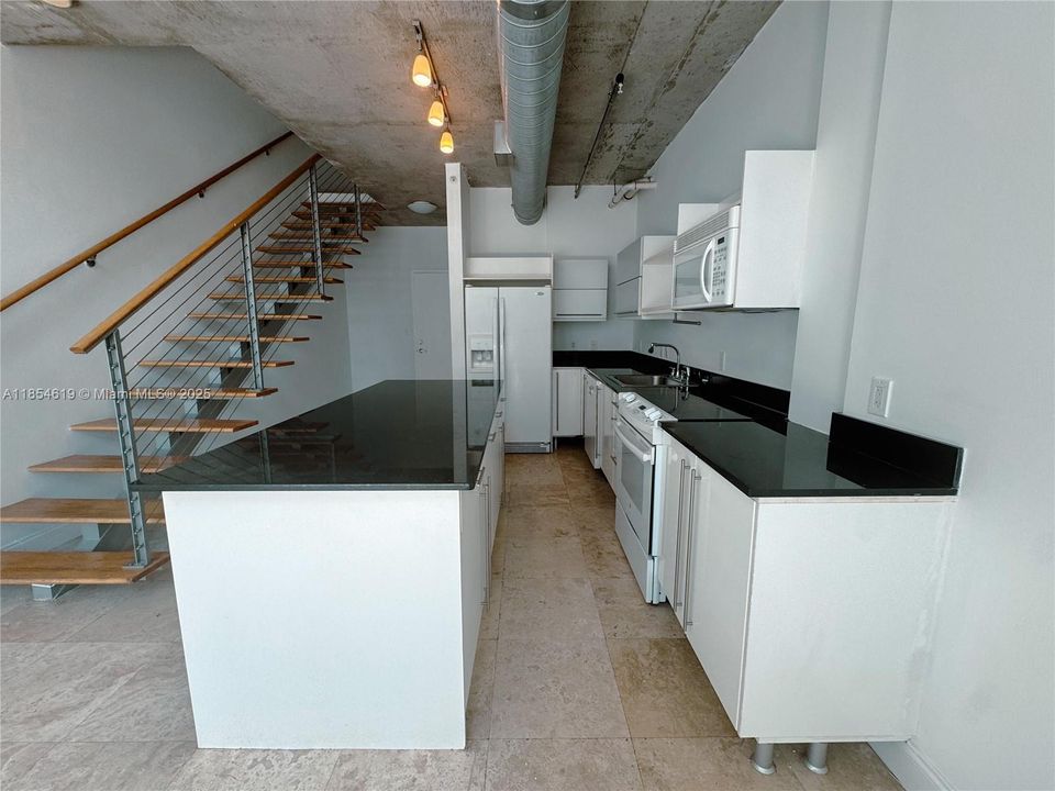 待售: $485,000 (2 贝兹, 2 浴室, 1113 平方英尺)