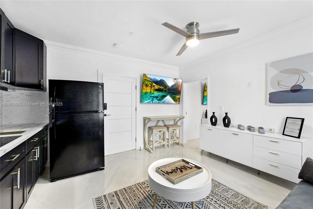 For Rent: $2,250 (1 beds, 1 baths, 8774 Square Feet)