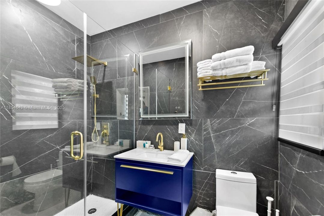 For Rent: $2,250 (1 beds, 1 baths, 8774 Square Feet)