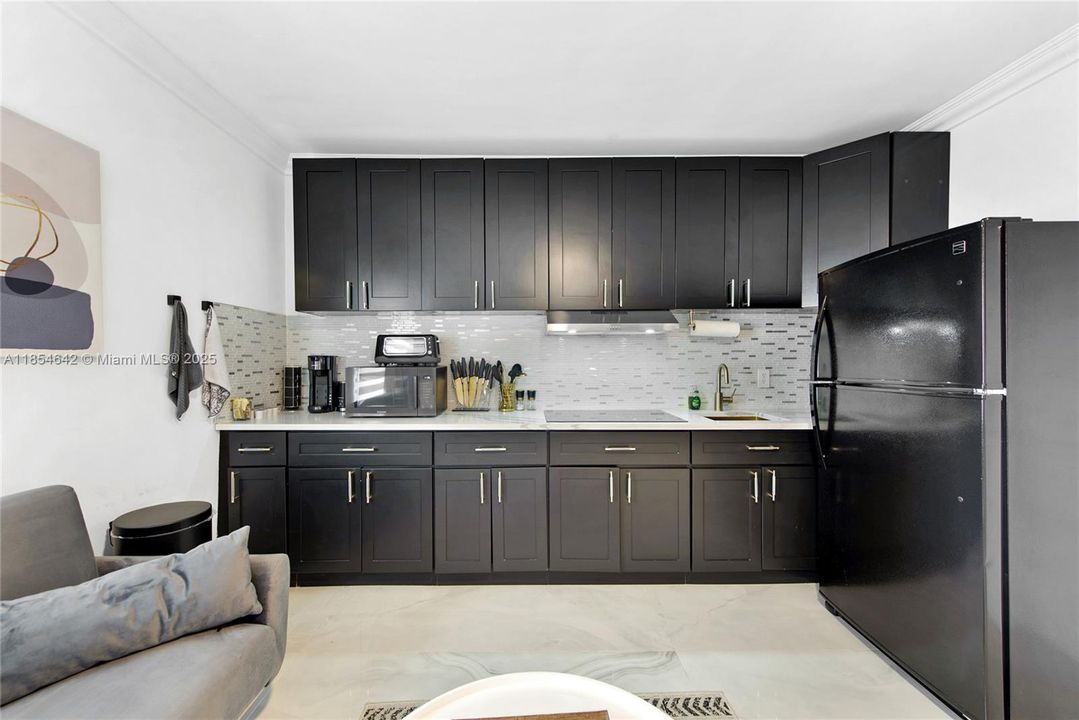 For Rent: $2,250 (1 beds, 1 baths, 8774 Square Feet)