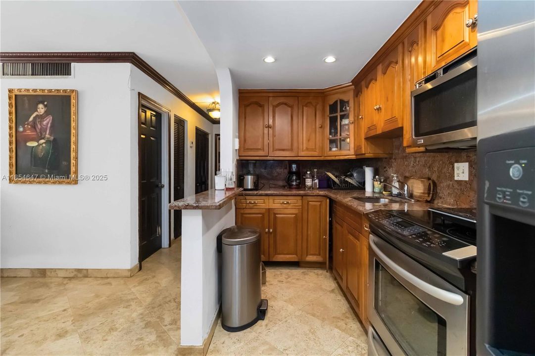 合同活跃: $277,000 (2 贝兹, 2 浴室, 1060 平方英尺)