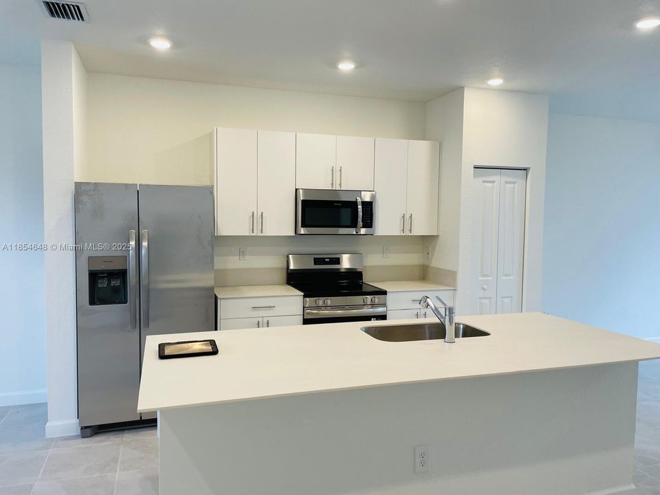 For Rent: $2,300 (3 beds, 2 baths, 0 Square Feet)