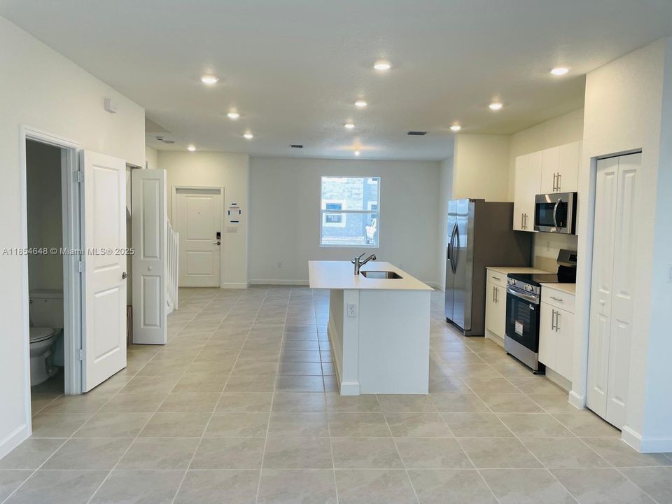 For Rent: $2,300 (3 beds, 2 baths, 0 Square Feet)