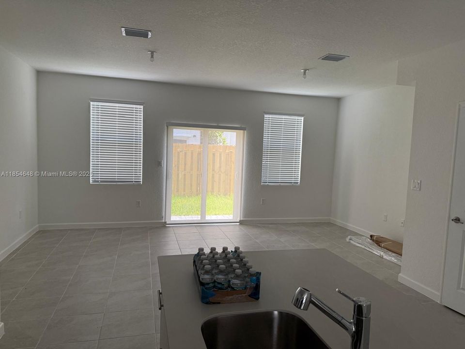 For Rent: $2,300 (3 beds, 2 baths, 0 Square Feet)