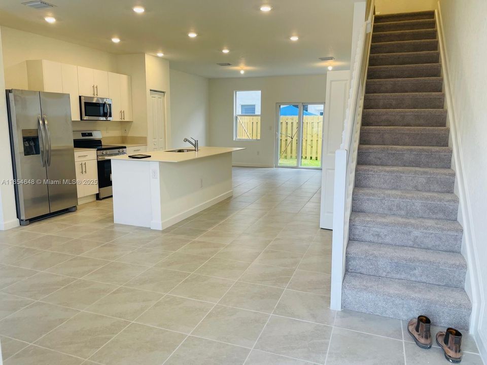 For Rent: $2,300 (3 beds, 2 baths, 0 Square Feet)