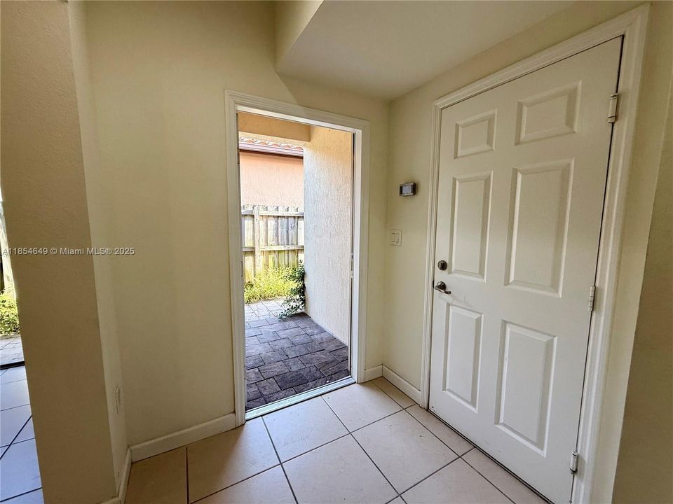 Недавно арендовано: $1,999 (2 спален, 1 ванн, 1000 Квадратных фут)